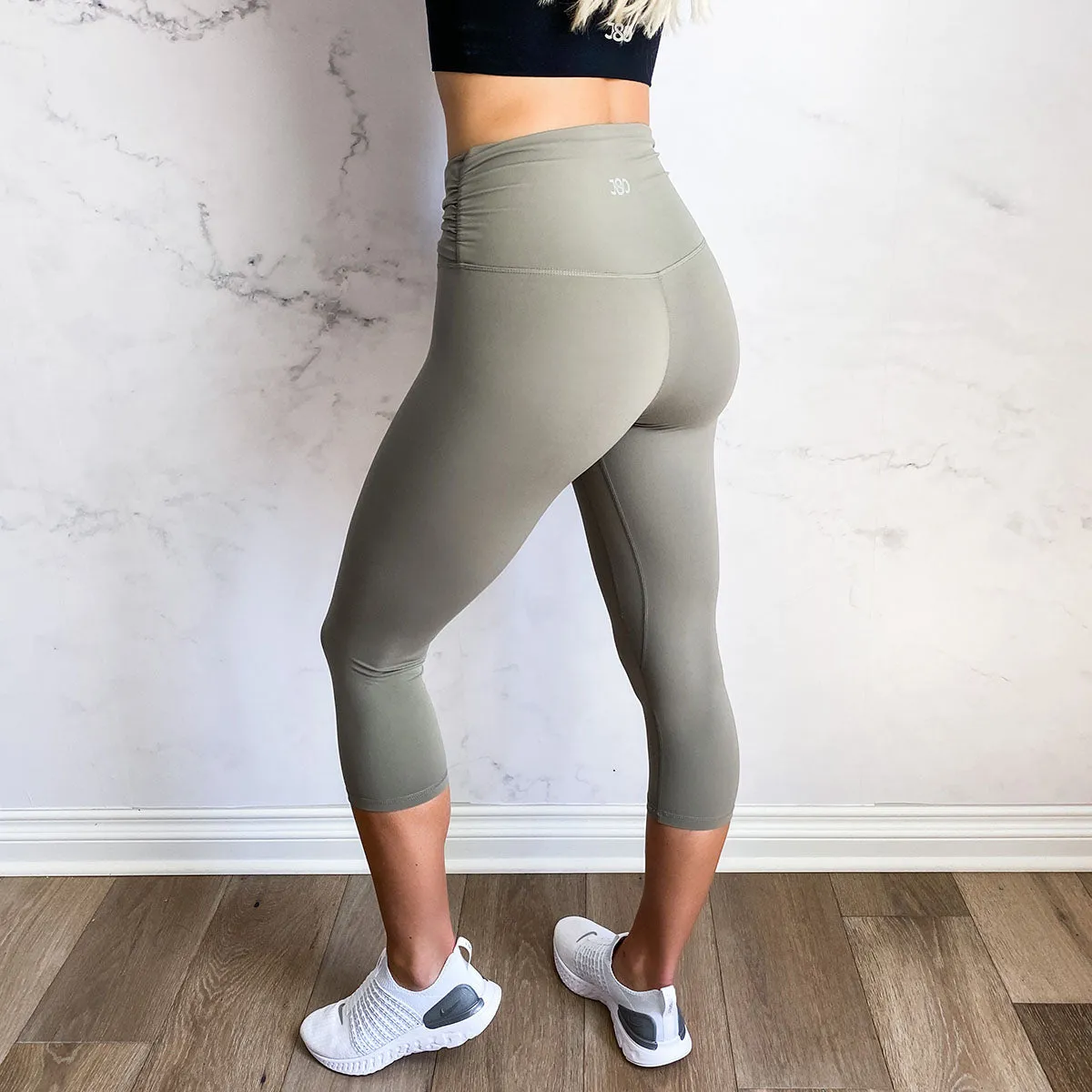 High Tied Capri Leggings