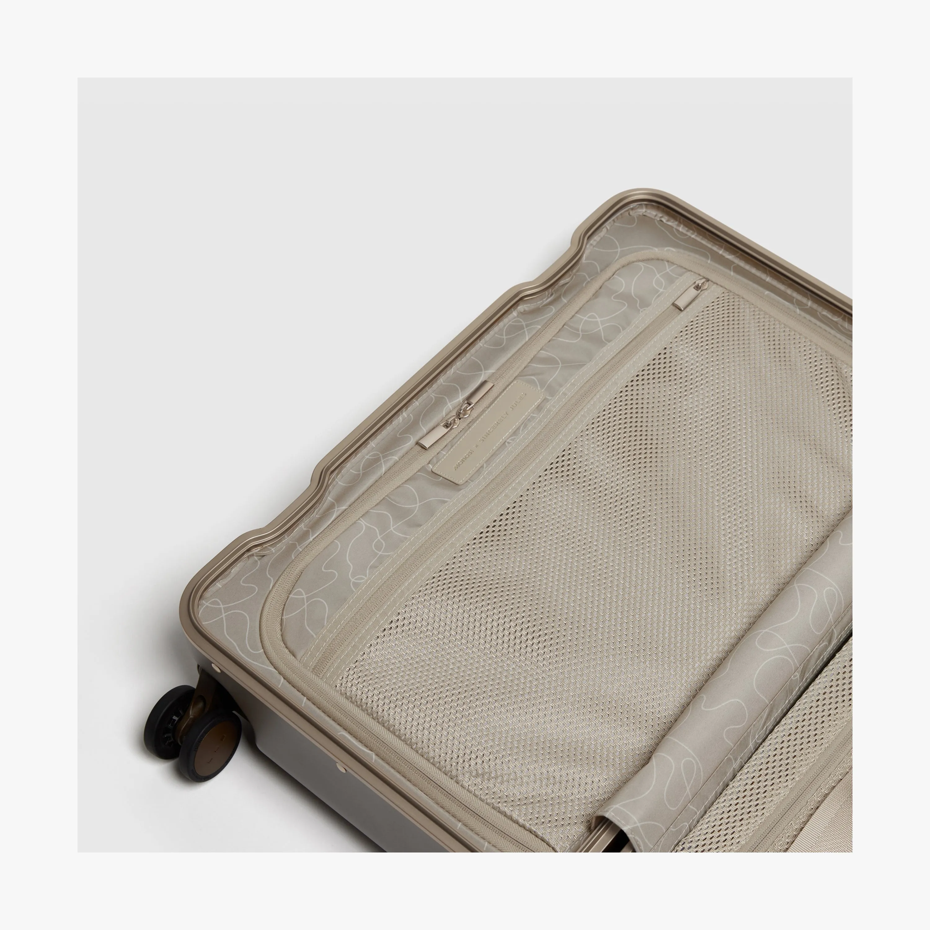 Hybrid Carry-On Plus
